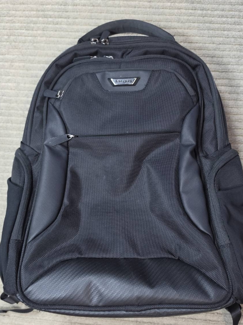 Targus 15.6" Corporate Traveler Backpack. EUC. Black